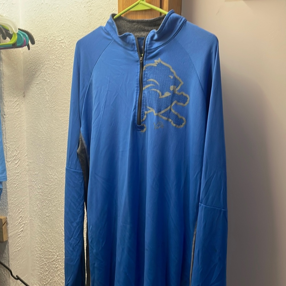 Long sleeve Lions pull over